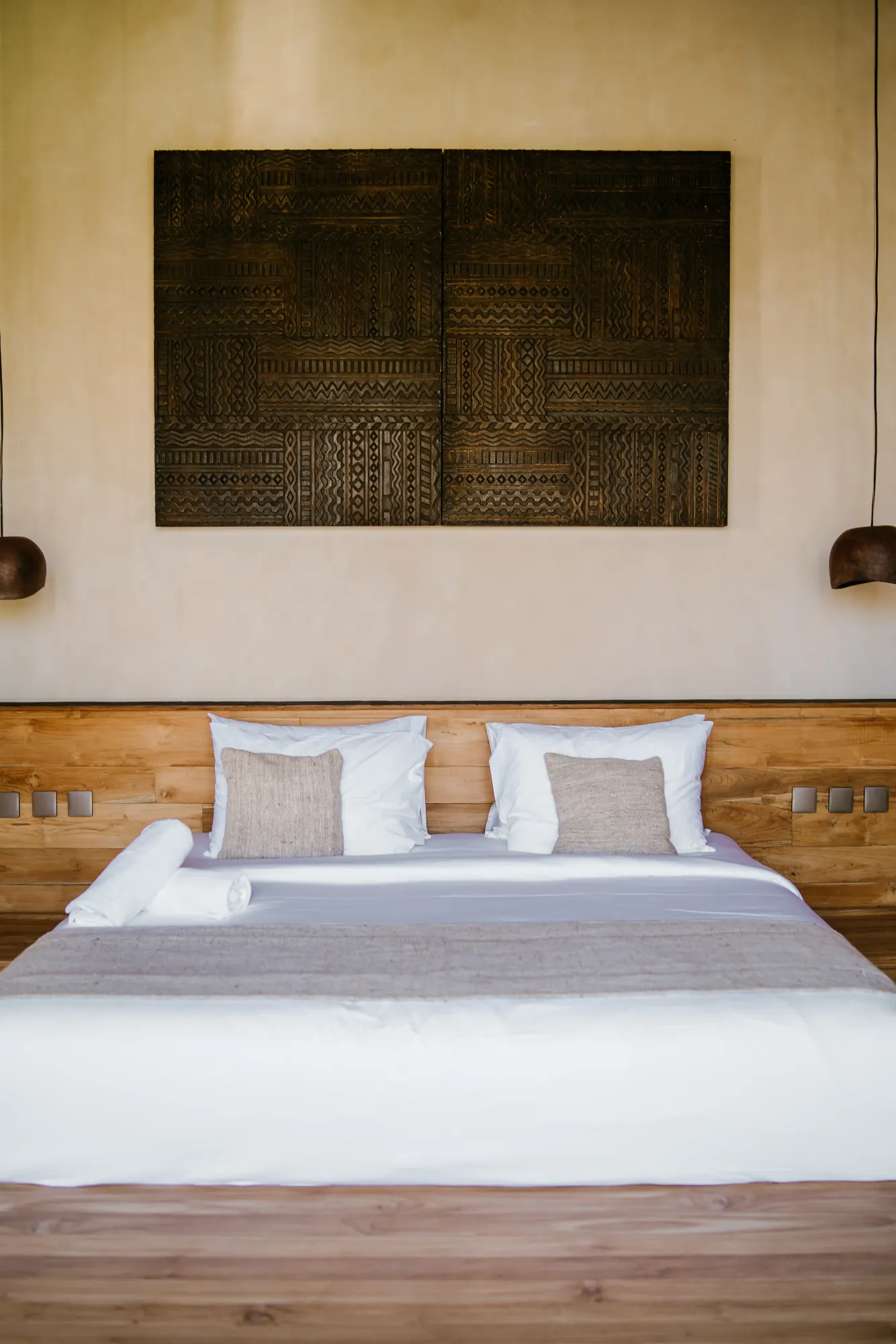 Modern bedroom with twin beds and coordinated décor